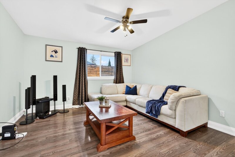 ONE OF A KIND BUNGALOW IN WELLAND!