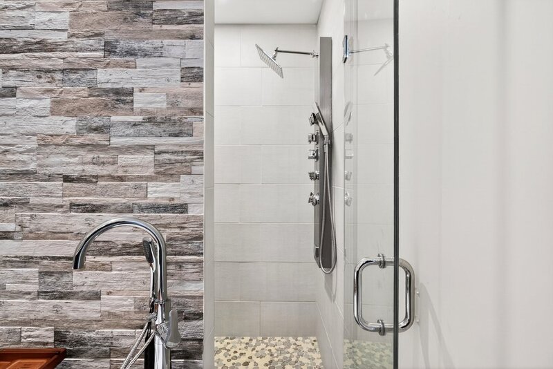 ONE OF A KIND BUNGALOW IN WELLAND!