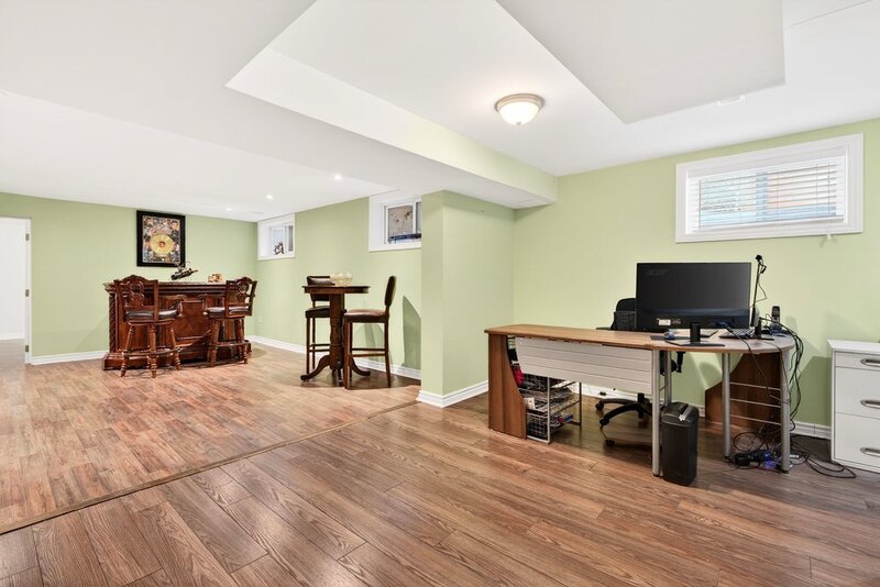 ONE OF A KIND BUNGALOW IN WELLAND!