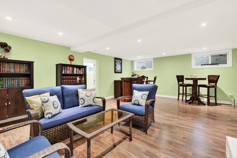 ONE OF A KIND BUNGALOW IN WELLAND!