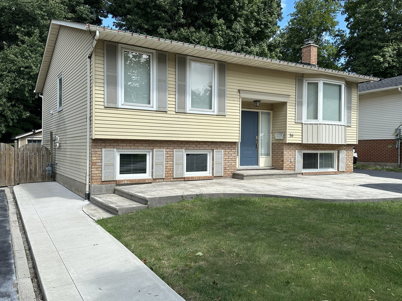 WELL MAINTAINED LOWER LEVEL SUITE ON A QUIET COURT