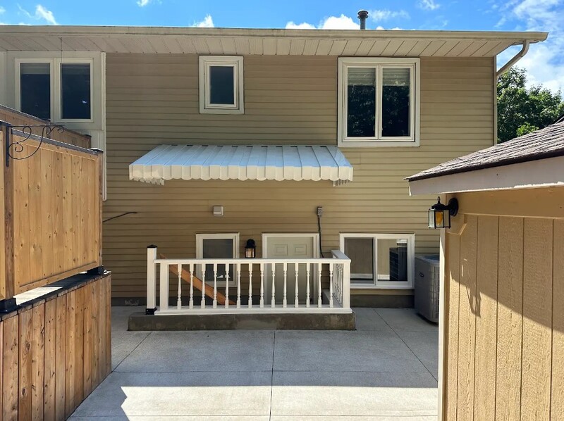 WELL MAINTAINED LOWER LEVEL SUITE ON A QUIET COURT