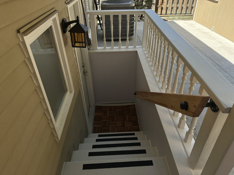 WELL MAINTAINED LOWER LEVEL SUITE ON A QUIET COURT