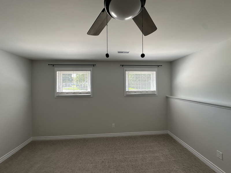 WELL MAINTAINED LOWER LEVEL SUITE ON A QUIET COURT