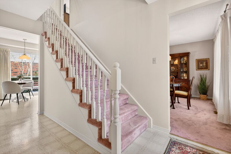 WONDERFUL FAMILY HOME IN GREAT GRIMSBY LOCATION!