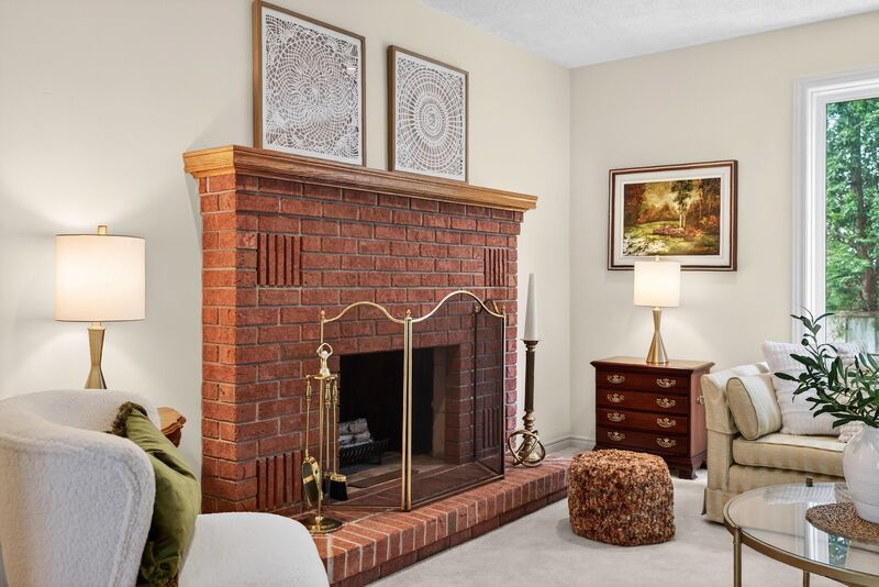 WONDERFUL FAMILY HOME IN GREAT GRIMSBY LOCATION!