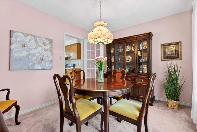 WONDERFUL FAMILY HOME IN GREAT GRIMSBY LOCATION!