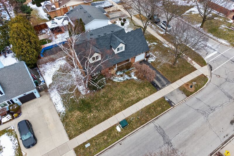 WONDERFUL FAMILY HOME IN GREAT GRIMSBY LOCATION!