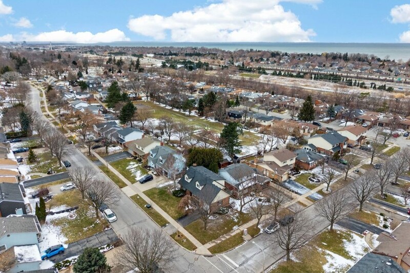 WONDERFUL FAMILY HOME IN GREAT GRIMSBY LOCATION!