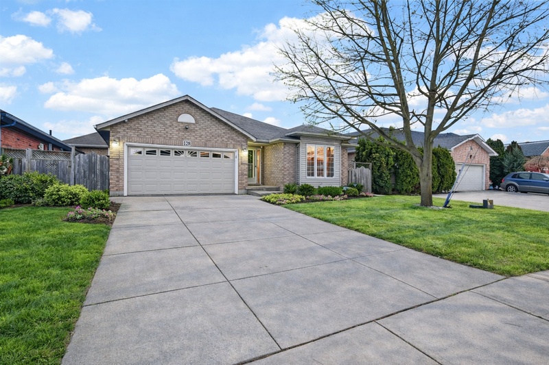 GREAT BACKSPLIT IN QUIET EAST HAMILTON LOCATION!