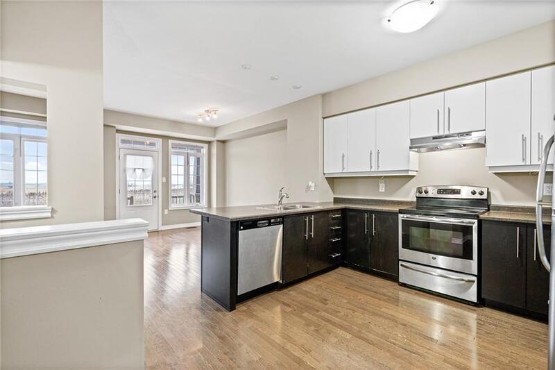 DESIRABLE 2-STRY TWN IN SOUGHT AFTER GRIMSBY ON-THE-LAKE