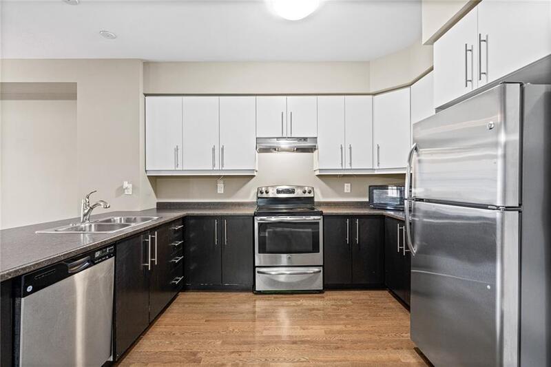 DESIRABLE 2-STRY TWN IN SOUGHT AFTER GRIMSBY ON-THE-LAKE