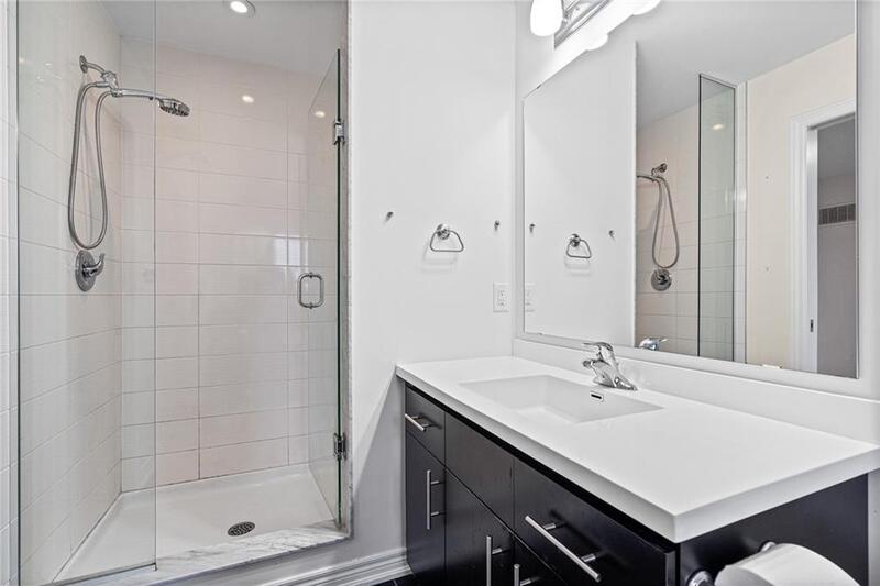 DESIRABLE 2-STRY TWN IN SOUGHT AFTER GRIMSBY ON-THE-LAKE