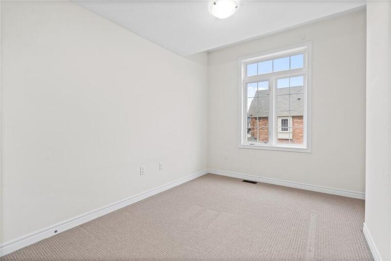 DESIRABLE 2-STRY TWN IN SOUGHT AFTER GRIMSBY ON-THE-LAKE