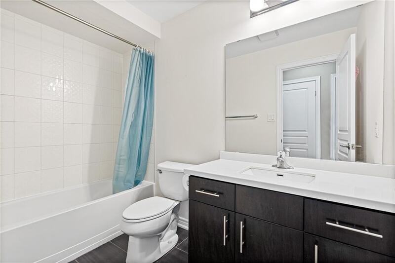 DESIRABLE 2-STRY TWN IN SOUGHT AFTER GRIMSBY ON-THE-LAKE