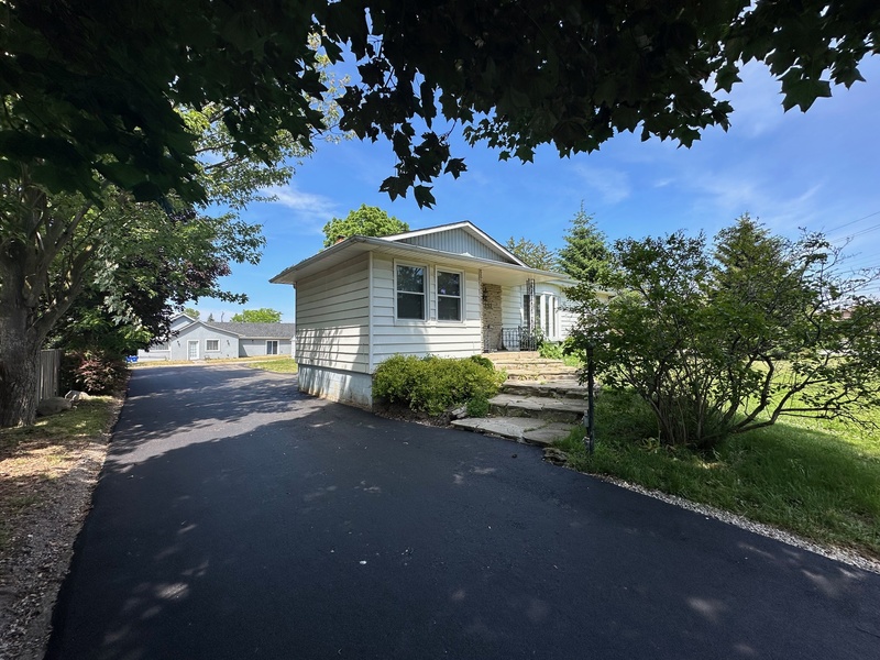 INVESTMENT OPPORTUNITY IN 3 UNIT MULTI-PLEX!