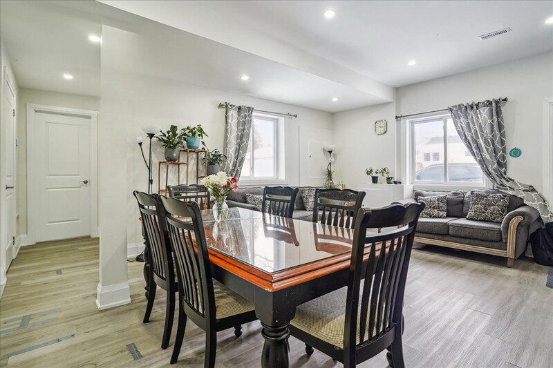 INVESTMENT OPPORTUNITY IN 3 UNIT MULTI-PLEX!