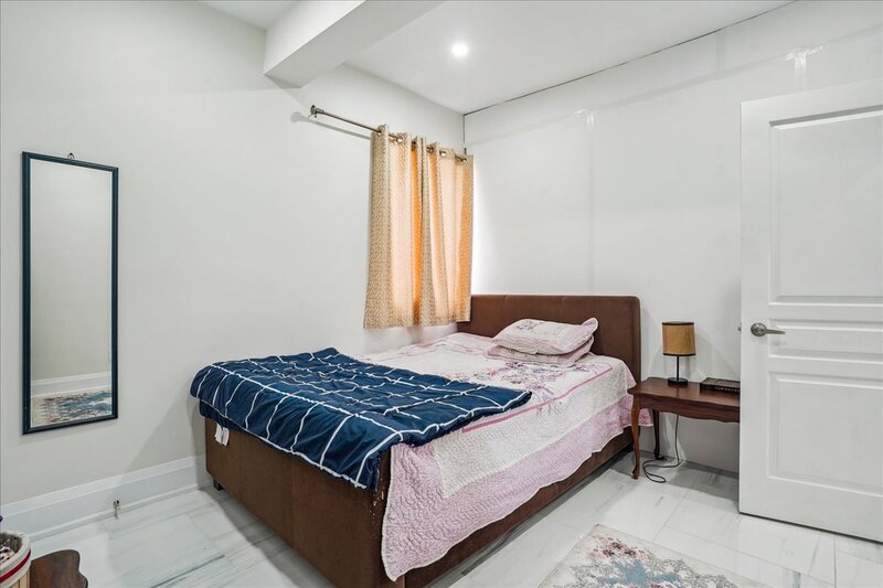 INVESTMENT OPPORTUNITY IN 3 UNIT MULTI-PLEX!