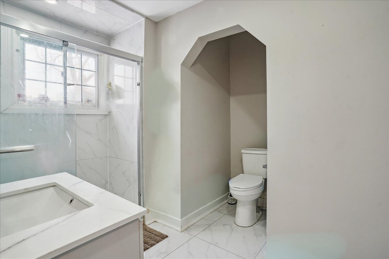 SPACIOUS UPPER LEVEL 4 BEDROOM HOME FOR LEASE