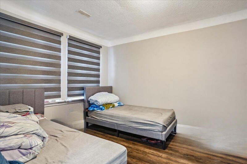 SPACIOUS UPPER LEVEL 4 BEDROOM HOME FOR LEASE