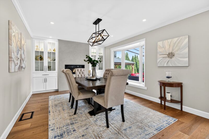 FANTASTIC FAMILY HOME WITH POOL IN SMITHVILLE!