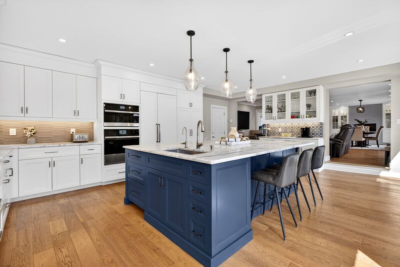 FANTASTIC FAMILY HOME WITH POOL IN SMITHVILLE!