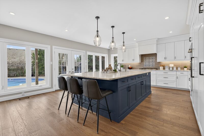 FANTASTIC FAMILY HOME WITH POOL IN SMITHVILLE!