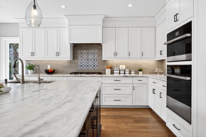 FANTASTIC FAMILY HOME WITH POOL IN SMITHVILLE!