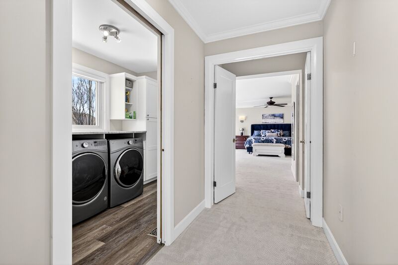 FANTASTIC FAMILY HOME WITH POOL IN SMITHVILLE!