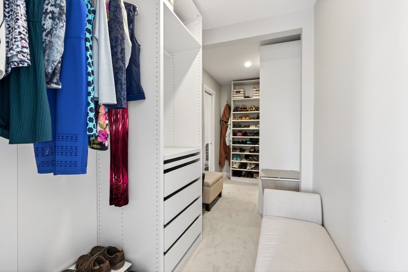 FANTASTIC FAMILY HOME WITH POOL IN SMITHVILLE!