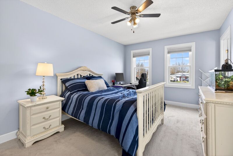 FANTASTIC FAMILY HOME WITH POOL IN SMITHVILLE!