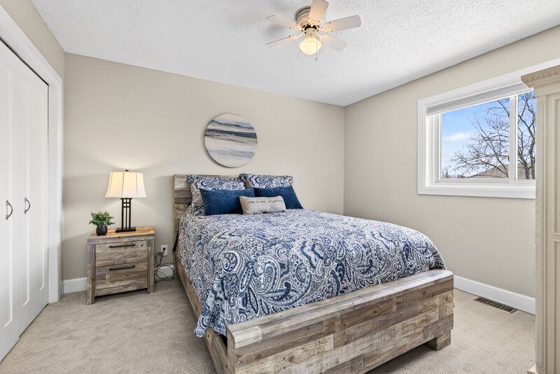 FANTASTIC FAMILY HOME WITH POOL IN SMITHVILLE!