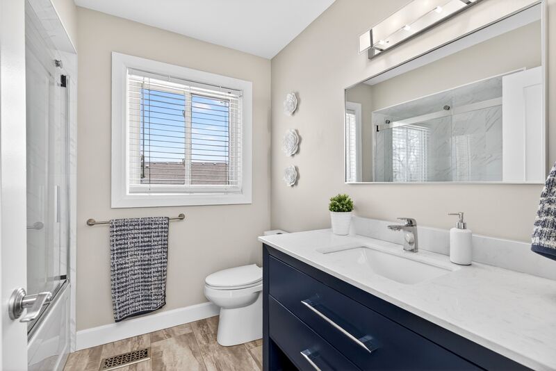 FANTASTIC FAMILY HOME WITH POOL IN SMITHVILLE!