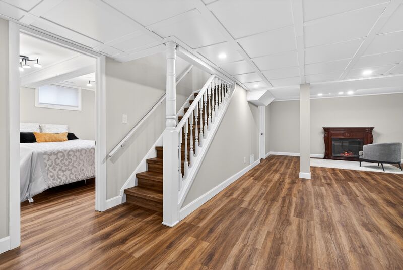 FANTASTIC FAMILY HOME WITH POOL IN SMITHVILLE!