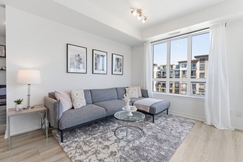 BEAUTIFUL CONDO IN THE HEART OF GRIMSBY-ON-THE-LAKE!