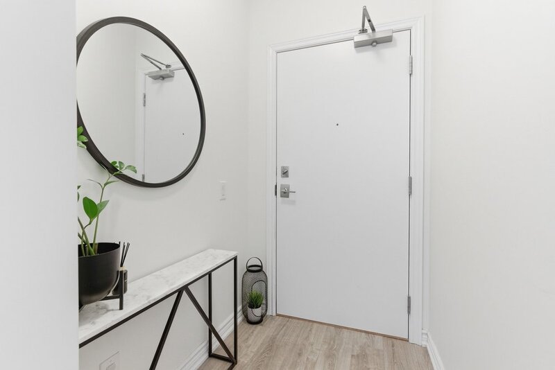 BEAUTIFUL CONDO IN THE HEART OF GRIMSBY-ON-THE-LAKE!