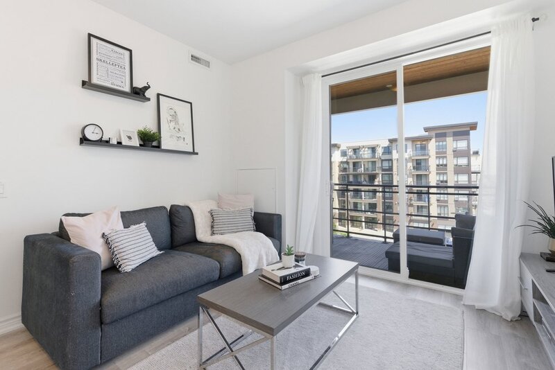 BEAUTIFUL CONDO IN THE HEART OF GRIMSBY-ON-THE-LAKE!
