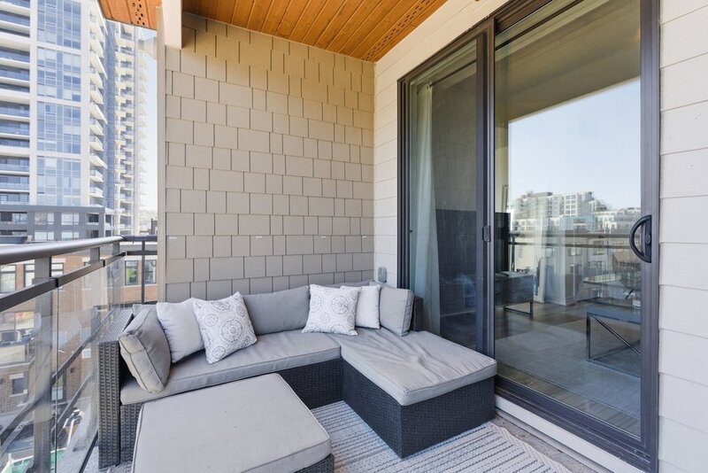 BEAUTIFUL CONDO IN THE HEART OF GRIMSBY-ON-THE-LAKE!