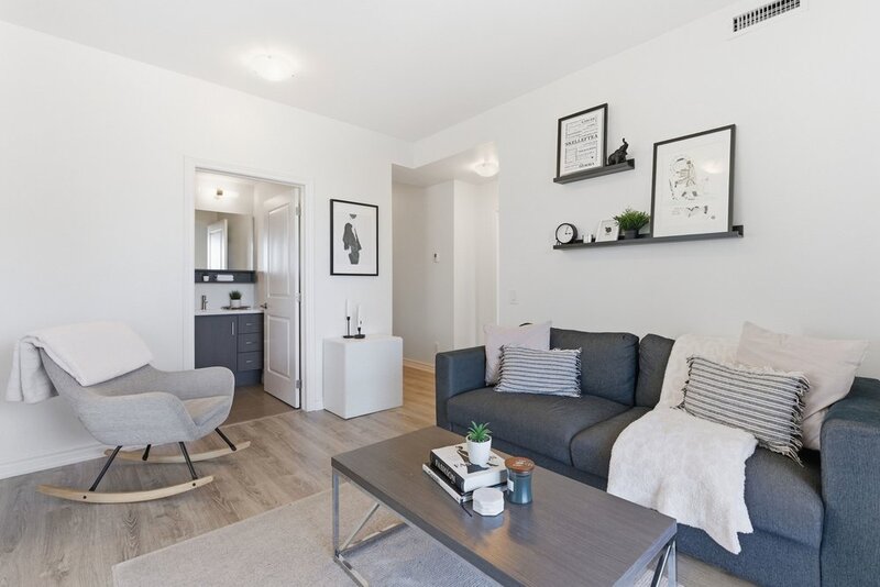BEAUTIFUL CONDO IN THE HEART OF GRIMSBY-ON-THE-LAKE!