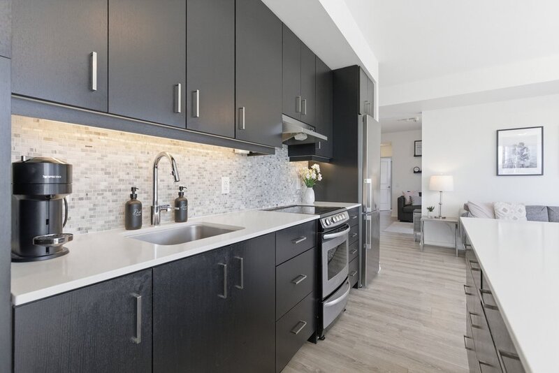BEAUTIFUL CONDO IN THE HEART OF GRIMSBY-ON-THE-LAKE!
