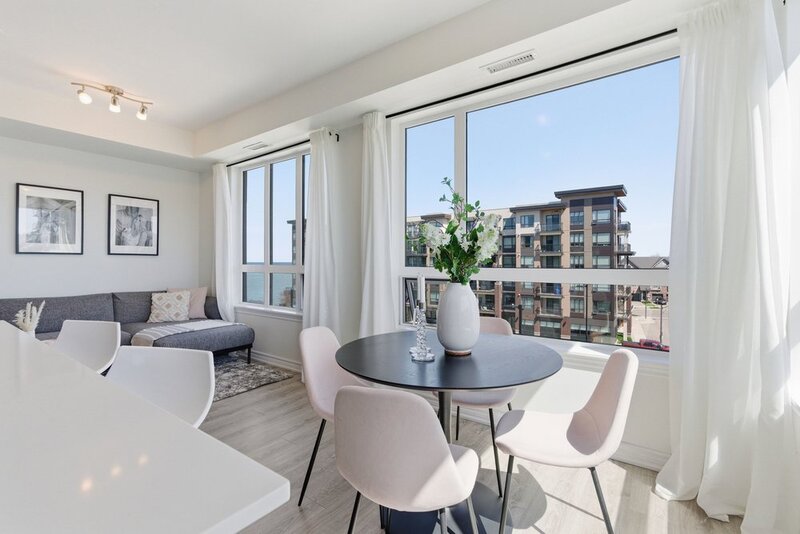 BEAUTIFUL CONDO IN THE HEART OF GRIMSBY-ON-THE-LAKE!
