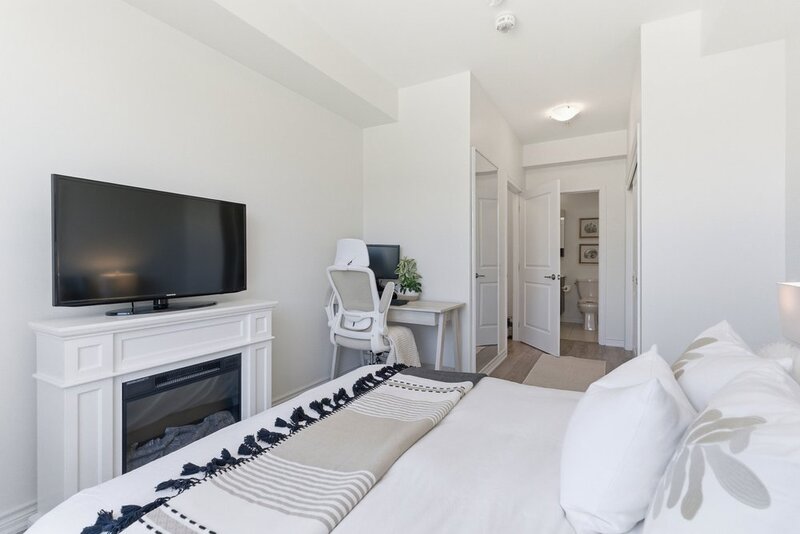BEAUTIFUL CONDO IN THE HEART OF GRIMSBY-ON-THE-LAKE!