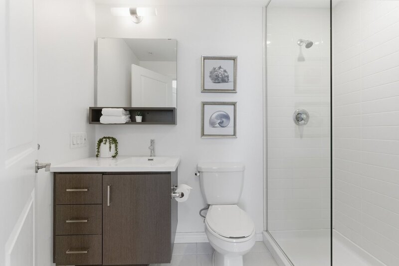 BEAUTIFUL CONDO IN THE HEART OF GRIMSBY-ON-THE-LAKE!