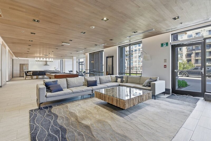 BEAUTIFUL CONDO IN THE HEART OF GRIMSBY-ON-THE-LAKE!