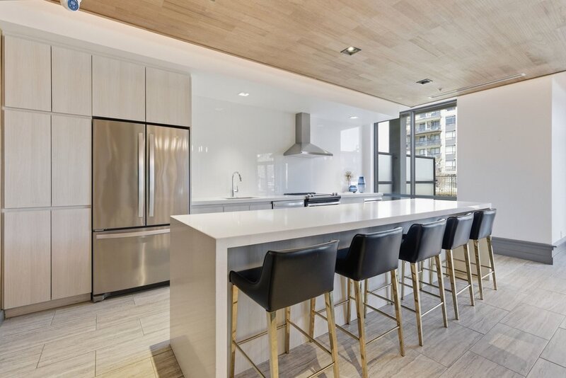 BEAUTIFUL CONDO IN THE HEART OF GRIMSBY-ON-THE-LAKE!