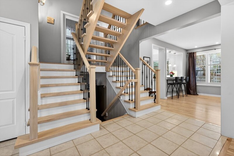 STUNNINGLY LARGE FAMILY HOME IN BURLINGTON!