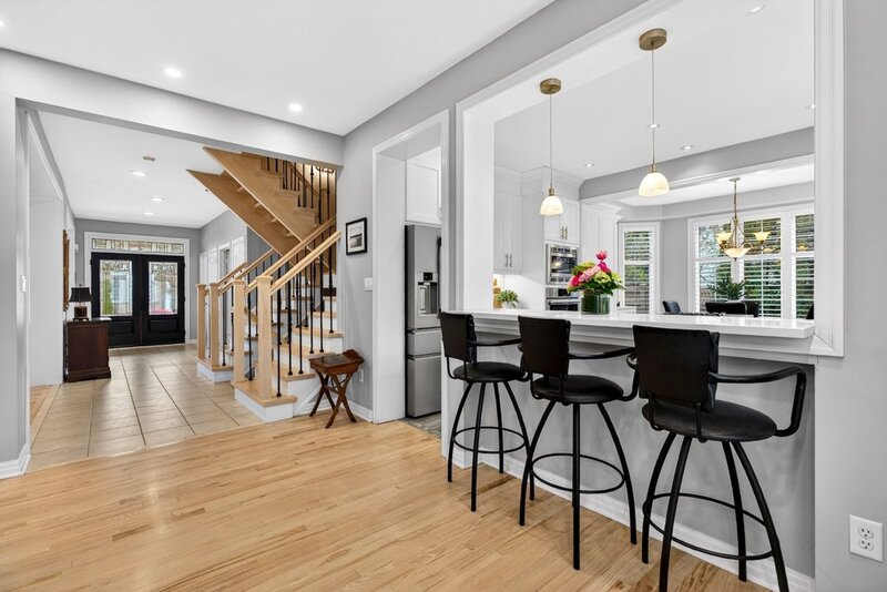 STUNNINGLY LARGE FAMILY HOME IN BURLINGTON!