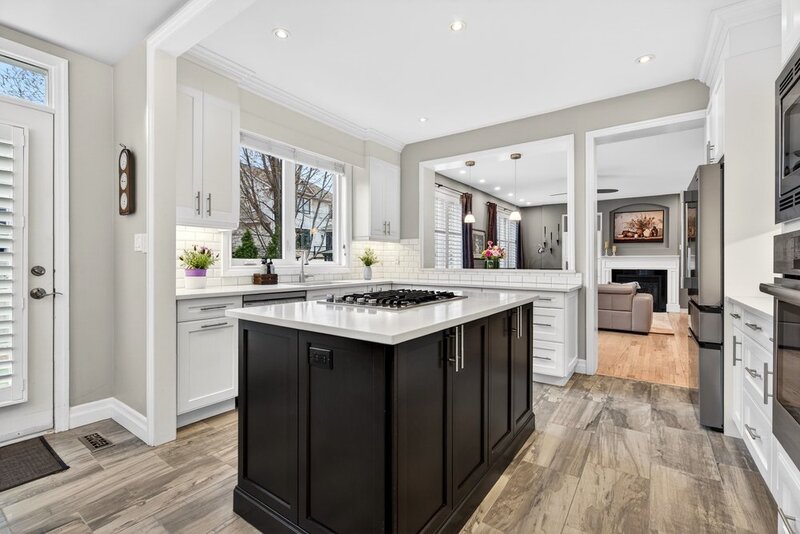 STUNNINGLY LARGE FAMILY HOME IN BURLINGTON!