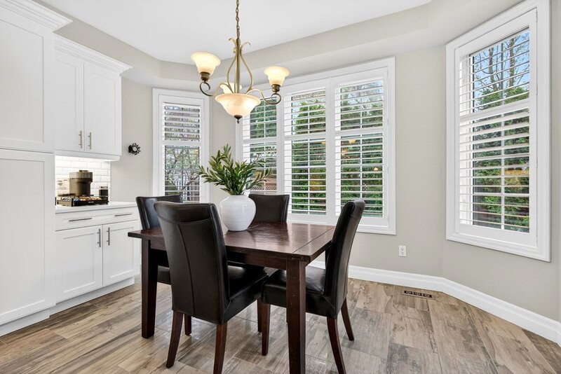 STUNNINGLY LARGE FAMILY HOME IN BURLINGTON!