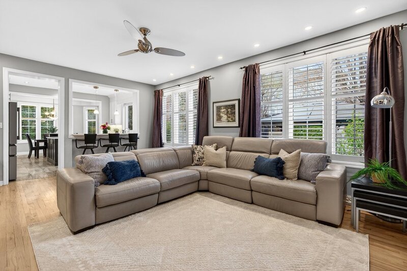 STUNNINGLY LARGE FAMILY HOME IN BURLINGTON!